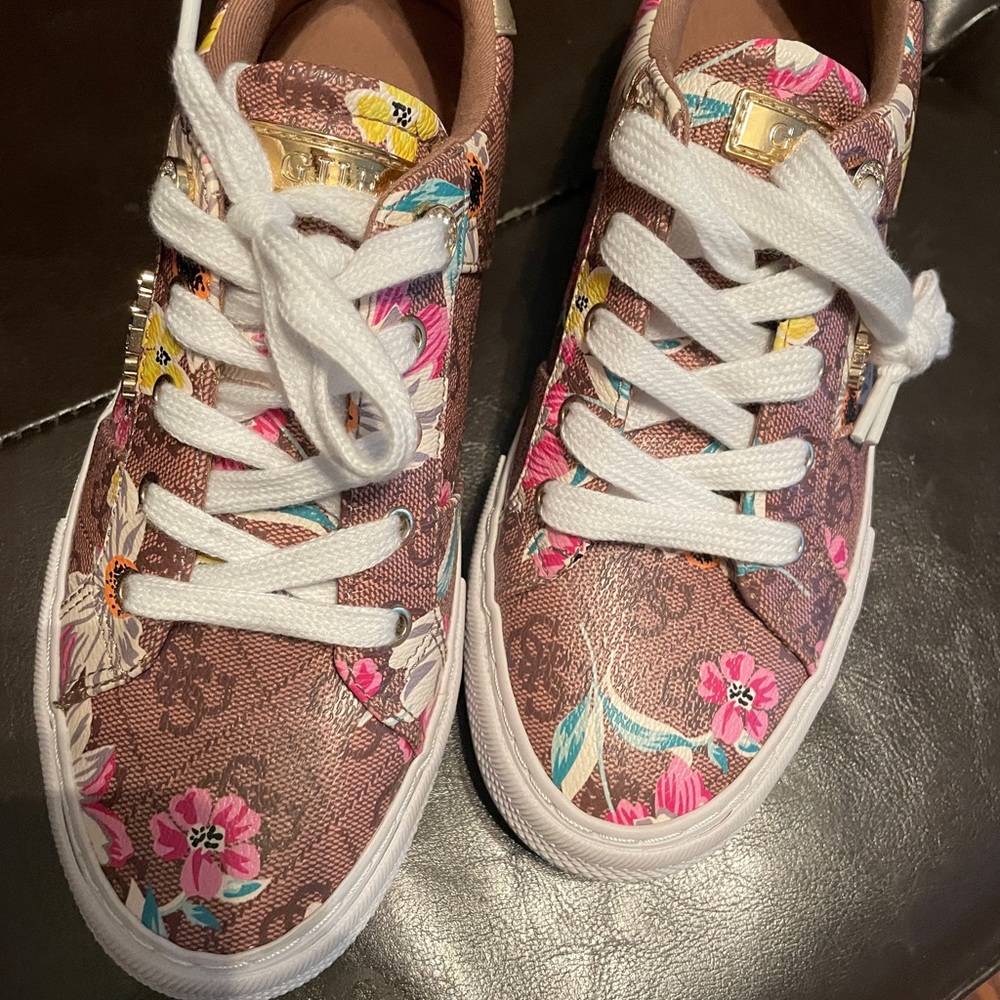 Guess sneakers size 7